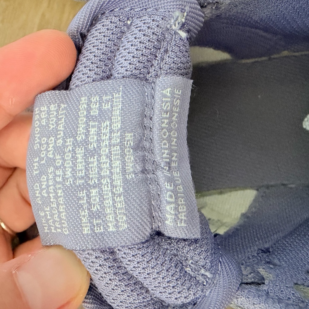 Nike Lavender and White Athletic Shoes - Picture 3 of 7